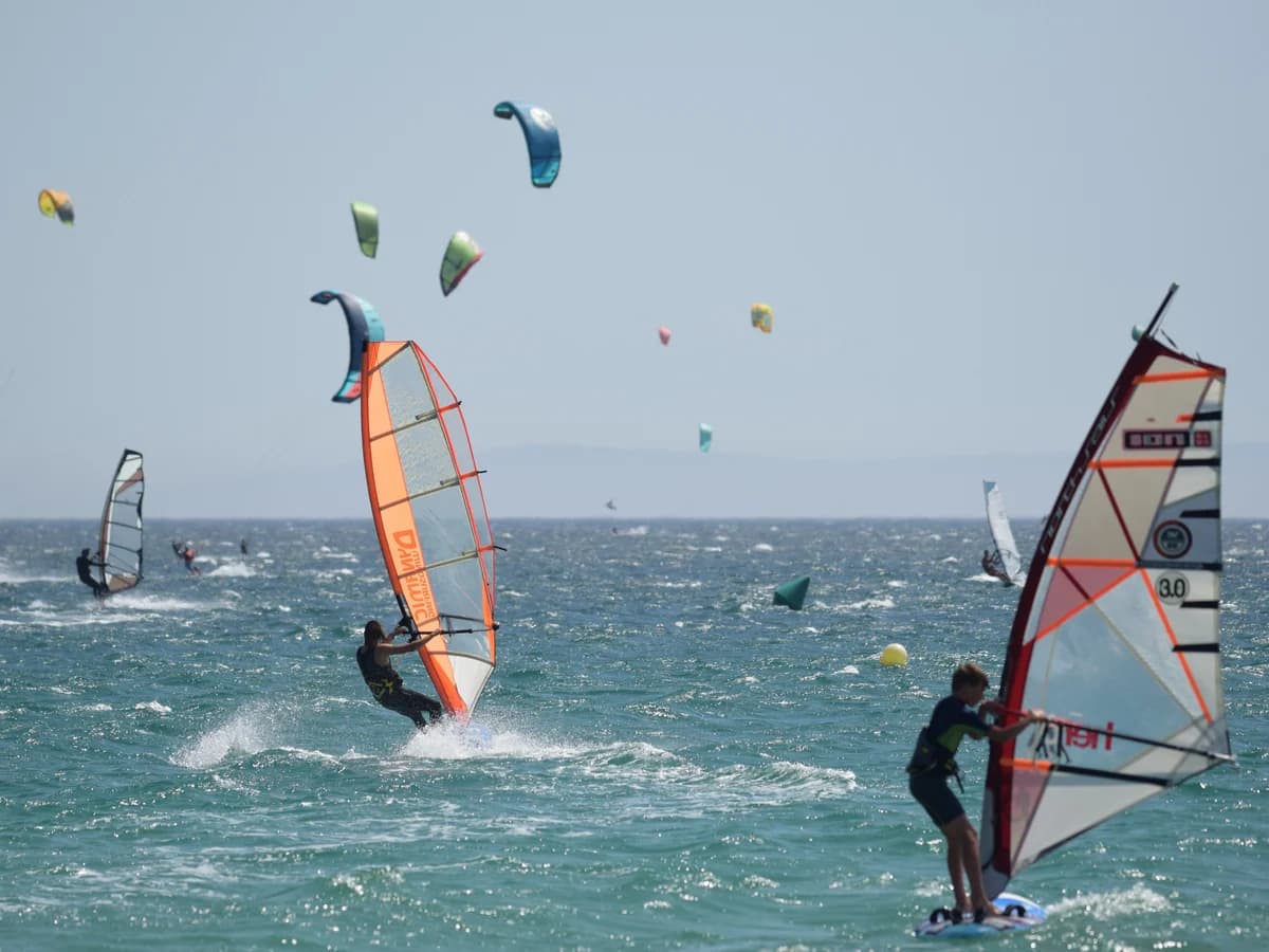 Dynamic Windsurfing surf camp