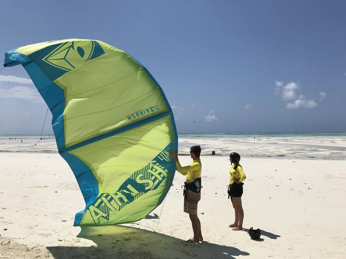 PAJE BY NIGHT surf camp