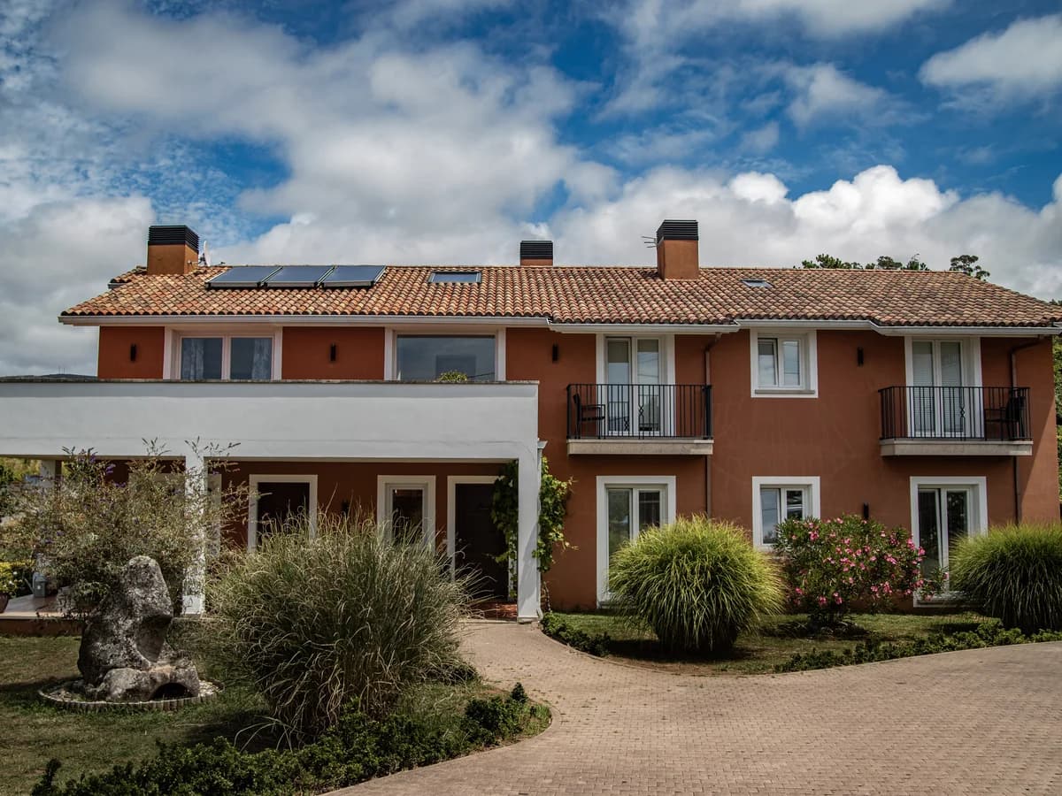 Surfhouse As Furnas surf camp