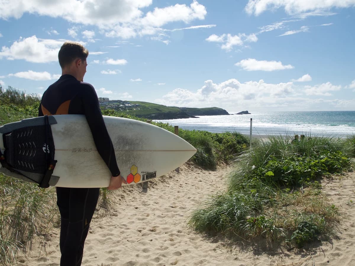 Base Surf Lodge surf camp