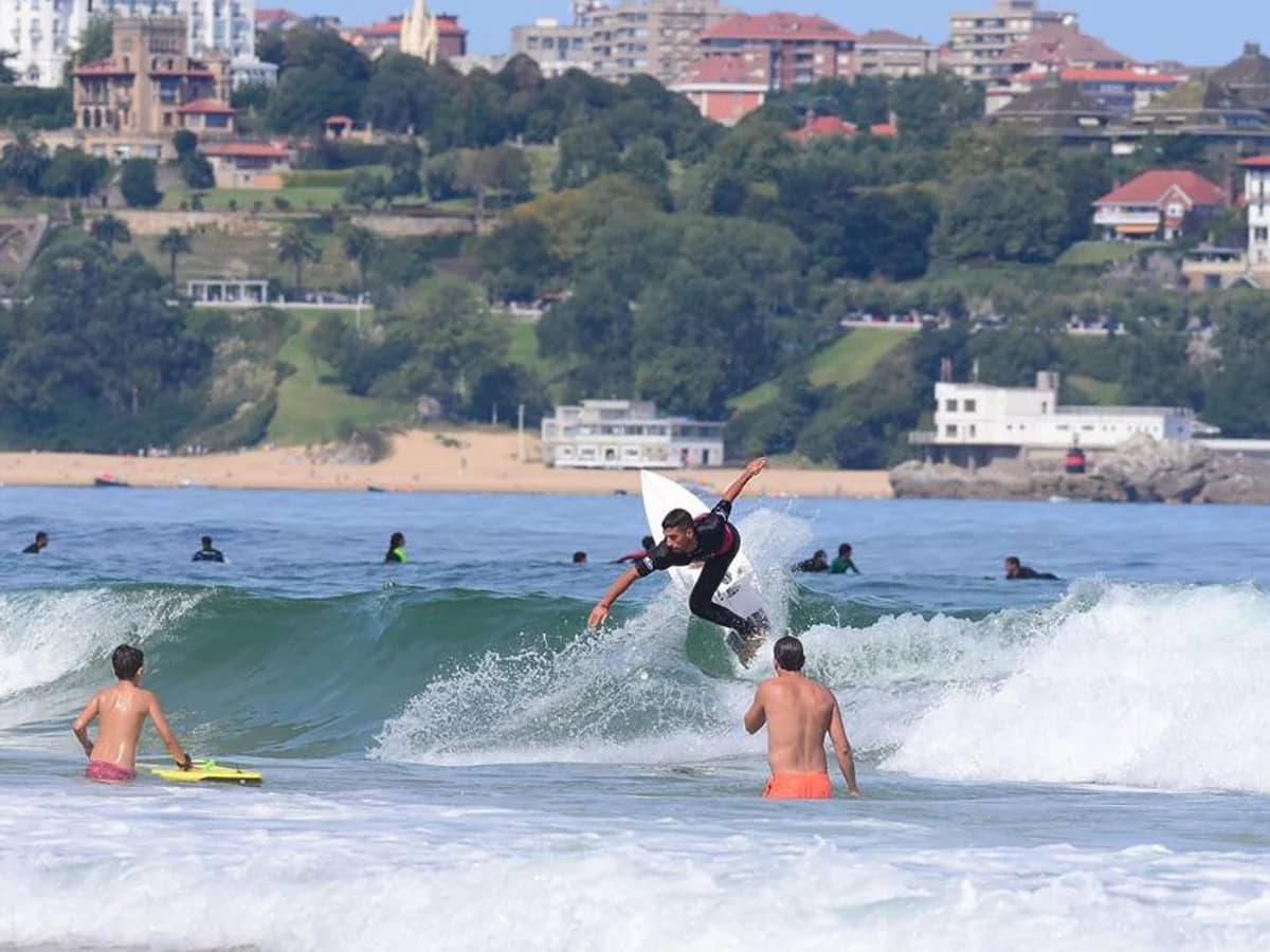 Escuela Cantabra De Surf Quicksilver Roxy surf camp